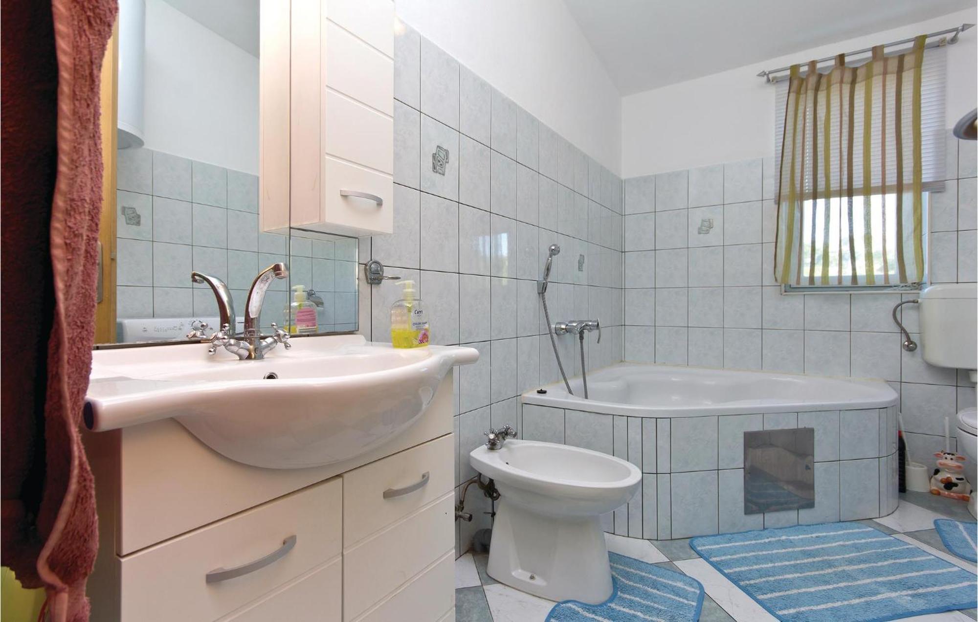 3 Bedroom Gorgeous Apartment In Marčana Eksteriør bilde