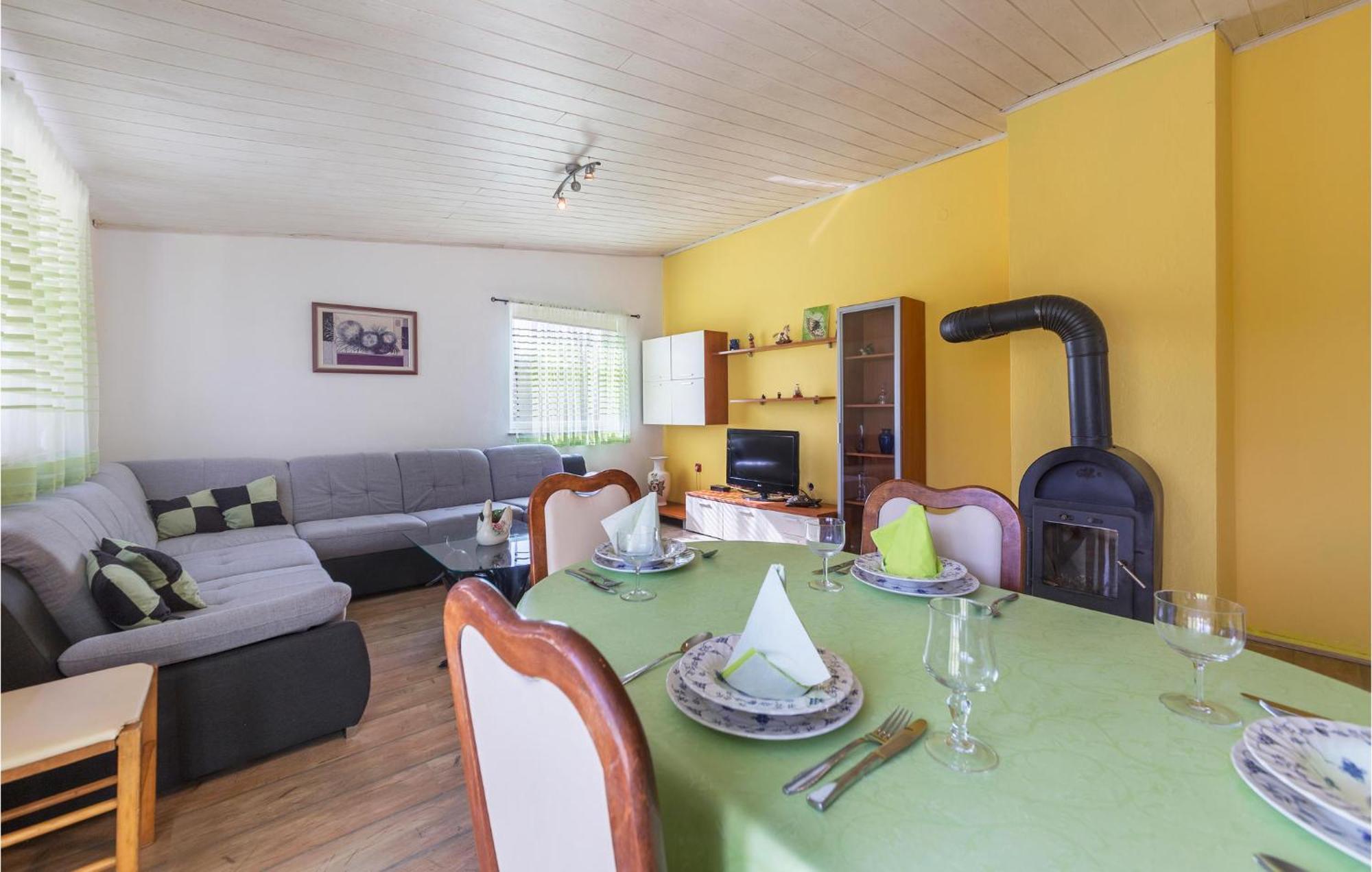 3 Bedroom Gorgeous Apartment In Marčana Eksteriør bilde