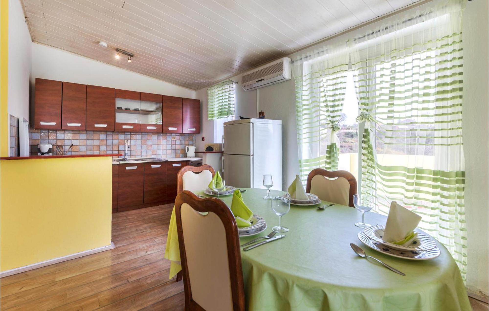 3 Bedroom Gorgeous Apartment In Marčana Eksteriør bilde